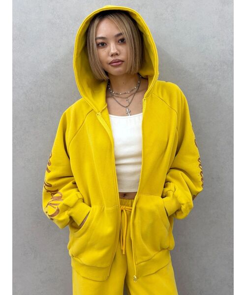 EVRIS(エヴリス)の「【PSYCHIC FEVER × EVRIS】シャイニースウェットパーカー 裏起毛(パーカー・レディース・マスタード/ブラック/グレー・SMALL/MEDIUM)」の13枚目の写真