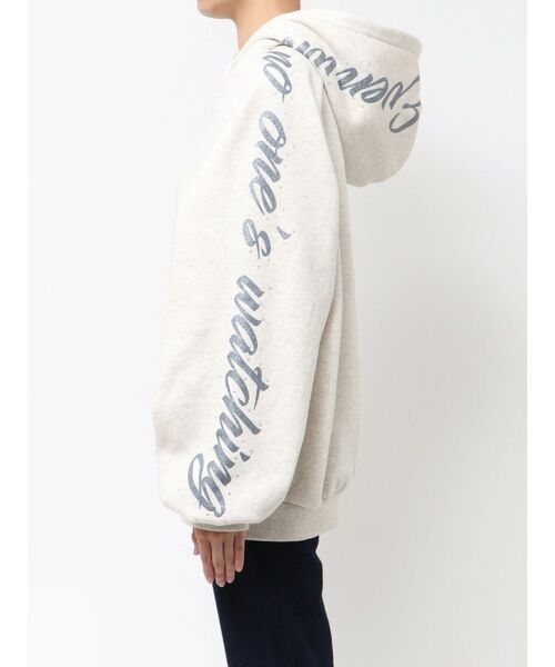 EVRIS(エヴリス)の「【PSYCHIC FEVER × EVRIS】シャイニースウェットパーカー 裏起毛(パーカー・レディース・マスタード/ブラック/グレー・SMALL/MEDIUM)」の4枚目の写真