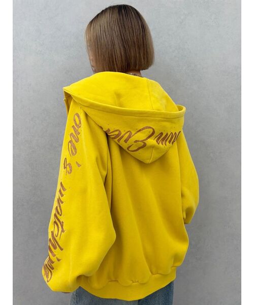 EVRIS（エヴリス）の「【PSYCHIC FEVER × EVRIS】シャイニースウェットパーカー　裏起毛（パーカー・レディース・マスタード/ブラック/グレー・SMALL/MEDIUM）」の3枚目の写真