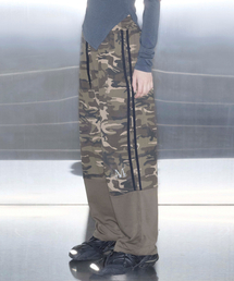 MUCENT（ムセント）の「MOV SETUP METAL LOGO CAMO TAPE WIDE BANDING PANTS（その他パンツ）」
