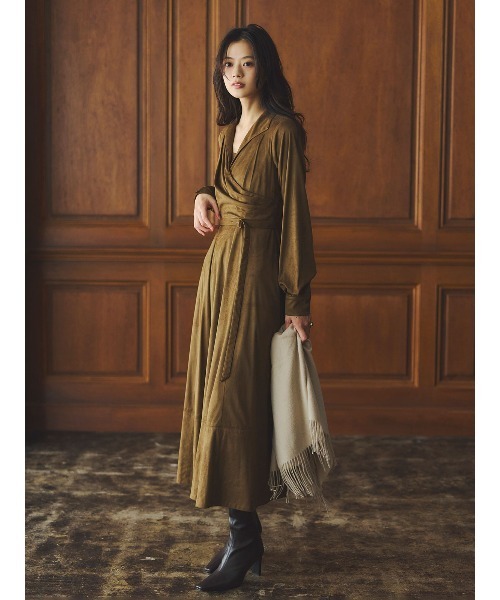 スウェードオープンカラーフレアワンピース（ワンピース）｜anuans（ア