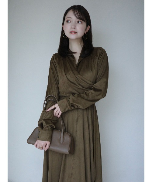 スウェードオープンカラーフレアワンピース（ワンピース）｜anuans（ア