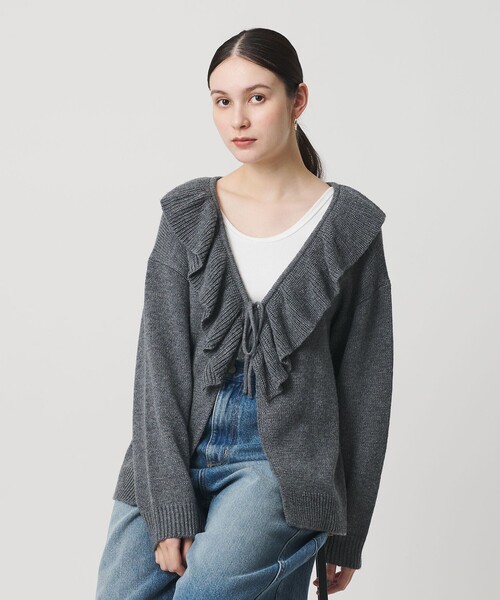 BEAUTY&YOUTH UNITED ARROWS(ビューティーアンドユースユナイテッドアローズ)の「ウールレーヨン ラッフルフリル ニットカーディガン(カーディガン/ボレロ・レディース・オフホワイト/ライラック/ダークグレー・FREE)」の8枚目の写真