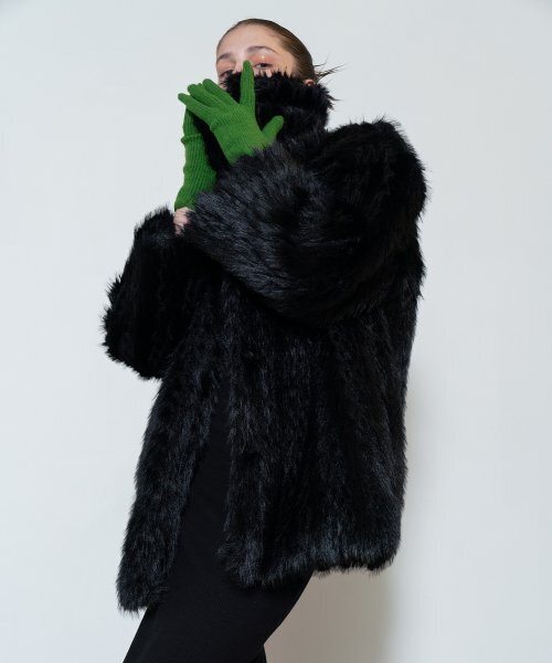 320SHOWROOM（320ショールーム）の「Fake Fur Neckline Hook 4 Button Jacket Black（ムートンコート・レディース・その他・FREE）」の2枚目の写真