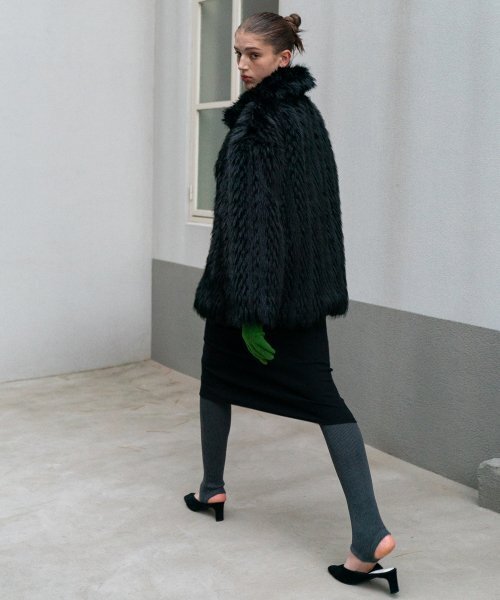 320SHOWROOM（320ショールーム）の「Fake Fur Neckline Hook 4 Button Jacket Black（ムートンコート・レディース・その他・FREE）」の3枚目の写真
