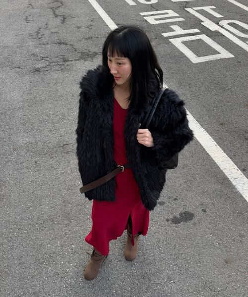 320SHOWROOM（320ショールーム）の「Fake Fur Neckline Hook 4 Button Jacket Black（ムートンコート・レディース・その他・FREE）」の6枚目の写真