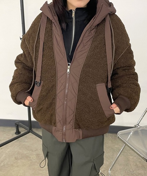 CRB(シーアールビー)の「キルト切替ボアフードブルゾン(ブルゾン・レディース・ブラック/ベージュ/ブラウン・F)」の5枚目の写真