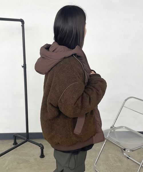 CRB(シーアールビー)の「キルト切替ボアフードブルゾン(ブルゾン・レディース・ブラック/ベージュ/ブラウン・F)」の8枚目の写真