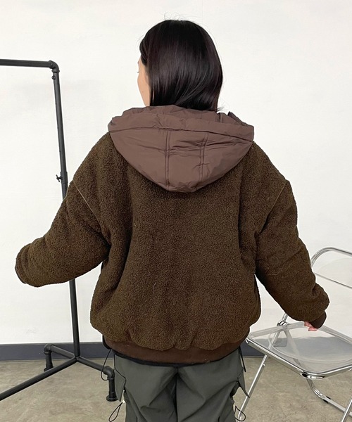 CRB(シーアールビー)の「キルト切替ボアフードブルゾン(ブルゾン・レディース・ブラック/ベージュ/ブラウン・F)」の10枚目の写真