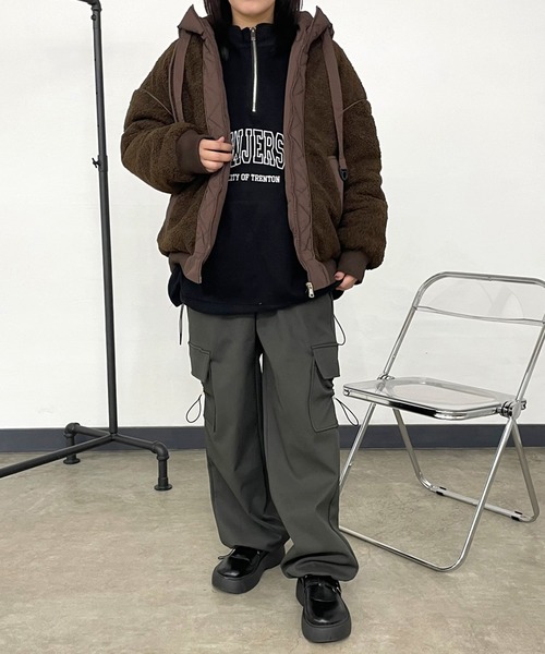 CRB(シーアールビー)の「キルト切替ボアフードブルゾン(ブルゾン・レディース・ブラック/ベージュ/ブラウン・F)」の11枚目の写真