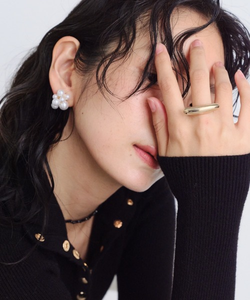 Shelly island（シェリーアイランド）の「フラワーモチーフイヤリング（イヤリング・レディース・ホワイト・FREE）」の2枚目の写真