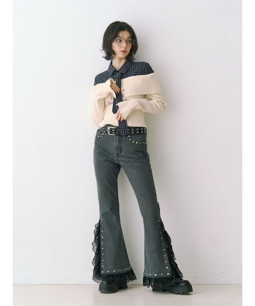 jouetie（ジュエティ）の「レースドッキングスタッズフレアデニムパンツ（デニムパンツ・レディース・ブルー/ブラック・MEDIUM/SMALL）」の13枚目の写真