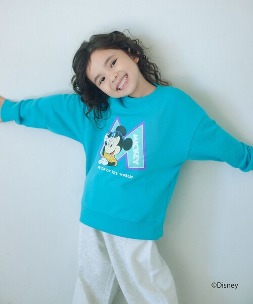 green label relaxing（グリーンレーベルリラクシング）の「【別注】＜Disney＞裏毛 プルオーバー / キッズ  100cm-130cm（スウェット・キッズ・オフホワイト/ターコイズブルー系/ロイヤルブルー・100cm/110cm/120cm/130cm）」の3枚目の写真