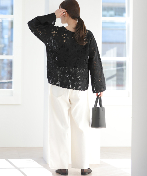 JOURNAL STANDARD relume（ジャーナルスタンダード　レリューム）の「［26SS新作］エンブロイダリークロシェレースプルオーバー（ニット/セーター・レディース・ブラック/ホワイト・FREE）」の4枚目の写真