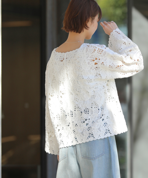 JOURNAL STANDARD relume（ジャーナルスタンダード　レリューム）の「［26SS新作］エンブロイダリークロシェレースプルオーバー（ニット/セーター・レディース・ブラック/ホワイト・FREE）」の16枚目の写真