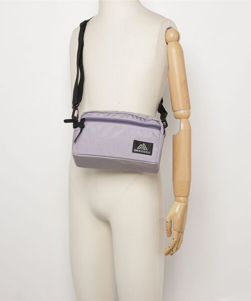 GREGORY（グレゴリー）の「パデッドショルダーポーチM PADDED SHOULDER POUCH M デジタルラベンダー（ショルダーバッグ・メンズ・ラベンダー・ONE SIZE）」の2枚目の写真