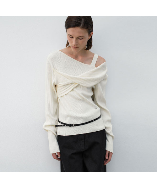 ATELIER NAIN(アトリエナイン)の「COLARE TWIST KNIT PULLOVER(T-7109)(ニット/セーター・レディース・ブラック/アイボリー・FREE)」の1枚目の写真