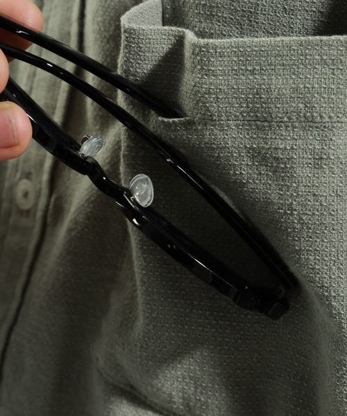 BAYFLOW（ベイフロー）の「［サングラスホルダー＆眼鏡拭き付］コットンリネンシャツ【ストレッチ】（シャツ/ブラウス・メンズ・ピンク/ホワイト/カーキ・LARGE/MEDIUM）」の4枚目の写真