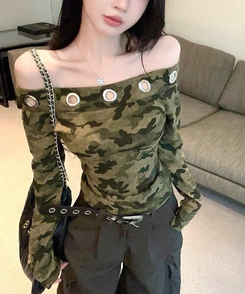 SHEENA(シーナ)の「カモフラ柄アイレットオフショルダートップス(Tシャツ/カットソー・レディース・カーキ・M)」の2枚目の写真