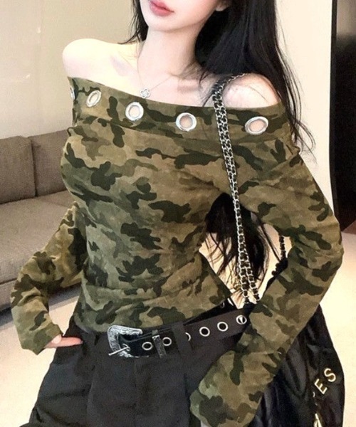 SHEENA(シーナ)の「カモフラ柄アイレットオフショルダートップス(Tシャツ/カットソー・レディース・カーキ・M)」の4枚目の写真