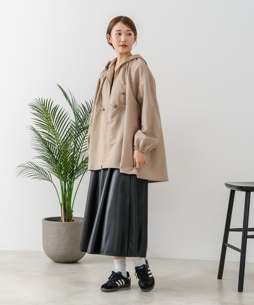 fort point(フォーポイント)の「【C-FORT POINT/フォートポイント】【ウエストドロストコードでお好みのシルエットに!】フード付きナイロンブルゾン ゆったりシルエット きれいめ カジュアル(ブルゾン・レディース・ブラック/ベージュ/アイボリー・MEDIUM)」の13枚目の写真