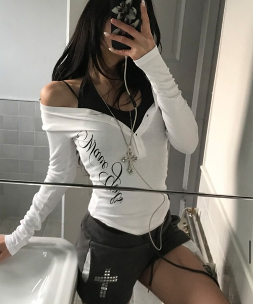 THEAIRTOWN(ジエアタウン)の「grily botton slim top(Tシャツ/カットソー・レディース・ダークグレー/ホワイト/ピンク・FREE)」の2枚目の写真