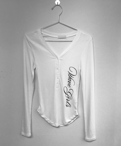 THEAIRTOWN(ジエアタウン)の「grily botton slim top(Tシャツ/カットソー・レディース・ダークグレー/ホワイト/ピンク・FREE)」の22枚目の写真