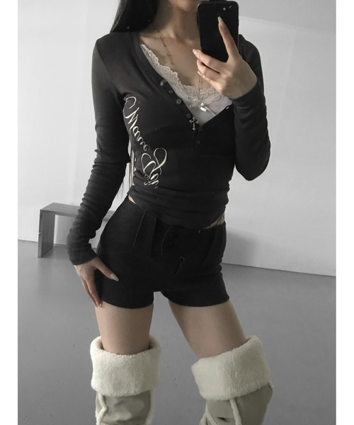 THEAIRTOWN(ジエアタウン)の「grily botton slim top(Tシャツ/カットソー・レディース・ダークグレー/ホワイト/ピンク・FREE)」の14枚目の写真