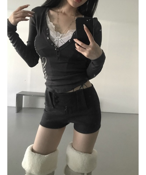 THEAIRTOWN(ジエアタウン)の「grily botton slim top(Tシャツ/カットソー・レディース・ダークグレー/ホワイト/ピンク・FREE)」の13枚目の写真
