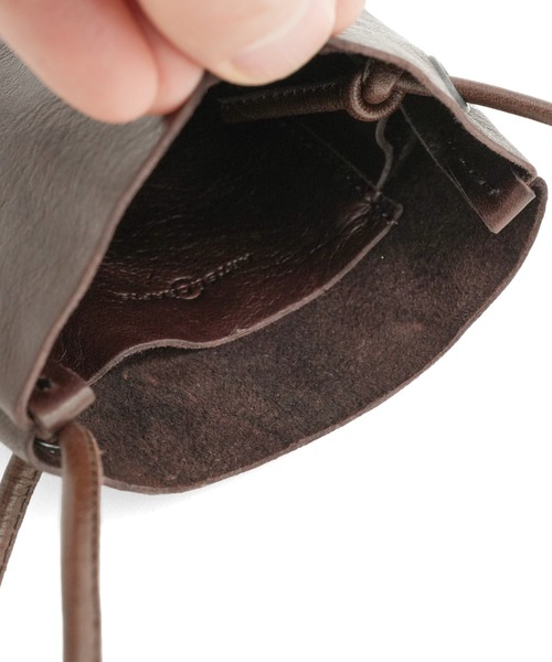 STANDARD SUPPLY(スタンダードサプライ)の「アーツアンドクラフツ / HORSE LEATHER ホースレザー / FLAT SHOULDER S フラットショルダーS(ショルダーバッグ・レディース・タン/チョコ/ブラック・FREE)」の12枚目の写真