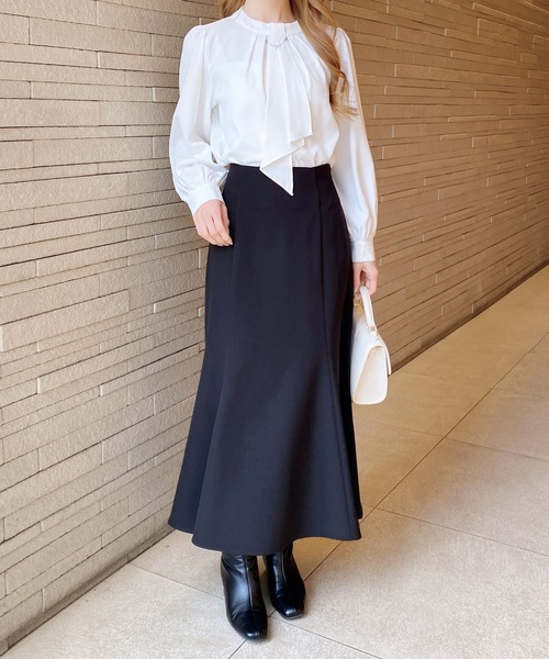 INGNI(イング)の「パールチェーン付トロミブラウス(シャツ/ブラウス・レディース・ホワイト×ブラック/ネイビー系/オフホワイト/ベージュ系2・M)」の10枚目の写真