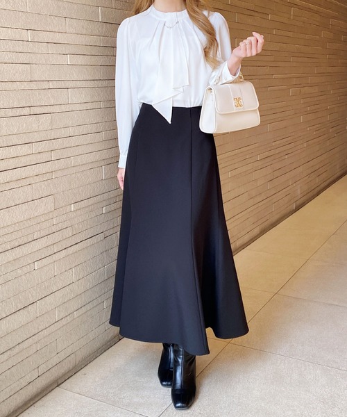INGNI(イング)の「パールチェーン付トロミブラウス(シャツ/ブラウス・レディース・ホワイト×ブラック/ネイビー系/オフホワイト/ベージュ系2・M)」の11枚目の写真