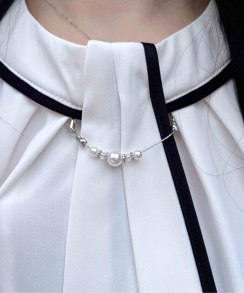INGNI(イング)の「パールチェーン付トロミブラウス(シャツ/ブラウス・レディース・ホワイト×ブラック/ネイビー系/オフホワイト/ベージュ系2・M)」の17枚目の写真