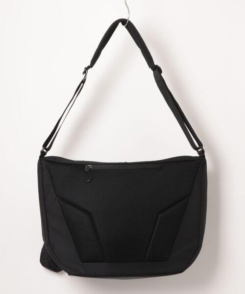 SALOMON（サロモン）の「ACS SHOULDER BAG　LC2867600（ショルダーバッグ・メンズ・ブラック・FREE）」の2枚目の写真