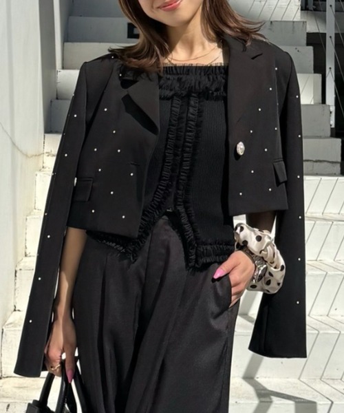 rienda（リエンダ）の「【森香澄さん着用】パール付きシングルショートテーラードジャケット 春服（テーラードジャケット・レディース・ライトイエロー/ブラック/ネイビー・SMALL/MEDIUM）」の2枚目の写真