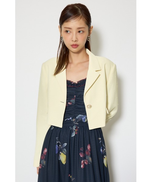 rienda（リエンダ）の「【森香澄さん着用】パール付きシングルショートテーラードジャケット 春服（テーラードジャケット・レディース・ライトイエロー/ブラック/ネイビー・SMALL/MEDIUM）」の5枚目の写真