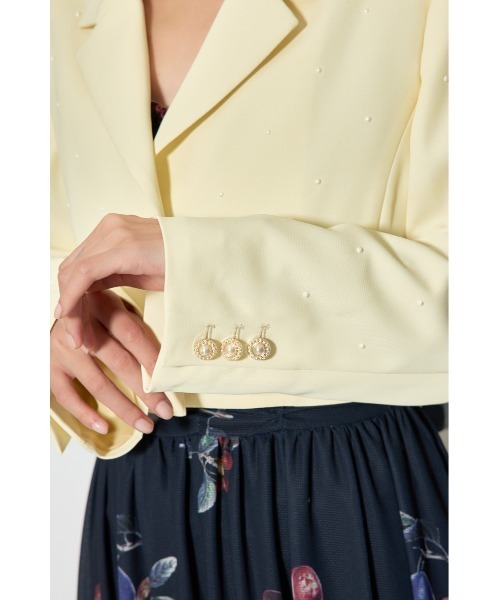 rienda（リエンダ）の「【森香澄さん着用】パール付きシングルショートテーラードジャケット 春服（テーラードジャケット・レディース・ライトイエロー/ブラック/ネイビー・SMALL/MEDIUM）」の13枚目の写真