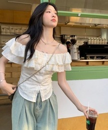 オフショルダーフリルブラウス