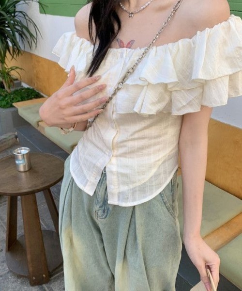 Ritzy(リッツィー)の「オフショルダーフリルブラウス(シャツ/ブラウス・レディース・ベージュ・M)」の4枚目の写真