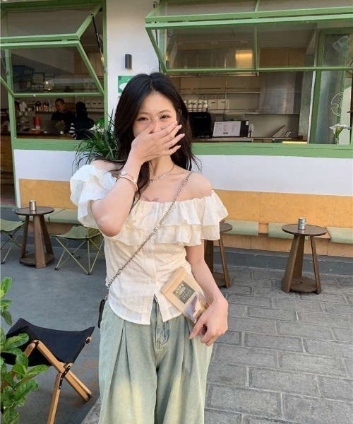 Ritzy(リッツィー)の「オフショルダーフリルブラウス(シャツ/ブラウス・レディース・ベージュ・M)」の12枚目の写真