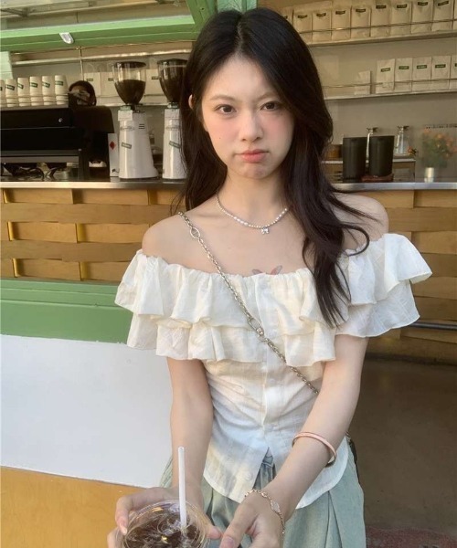 Ritzy(リッツィー)の「オフショルダーフリルブラウス(シャツ/ブラウス・レディース・ベージュ・M)」の16枚目の写真