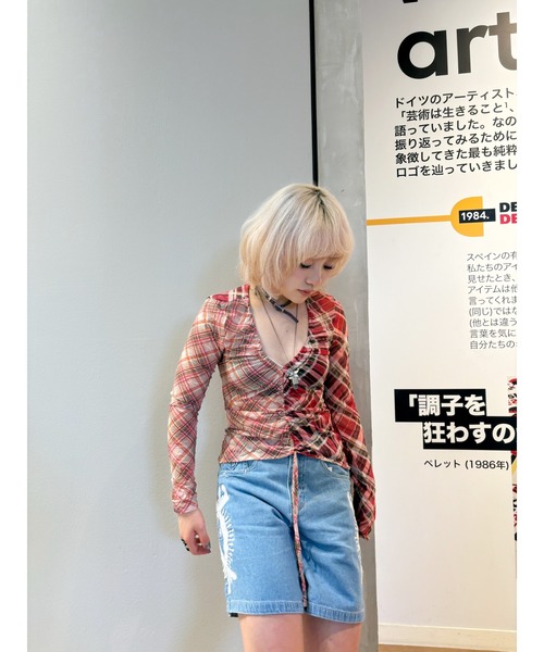 Desigual（デシグアル）の「ピンクマルチトーンチェック×フロントドローストリングギャザー長袖Vネックトップス（Tシャツ/カットソー・レディース・レッド・XL/L/M/S/XS）」の5枚目の写真