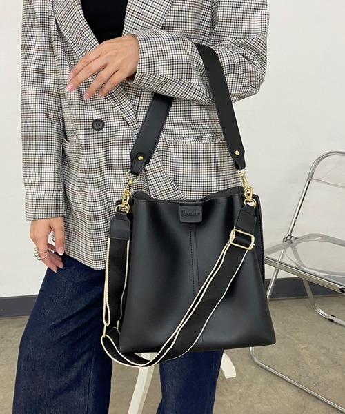 rire(リル)の「ダブルストラップ合成皮革トートバッグ(トートバッグ・レディース・ベージュ/ブラック/アイボリー・FREE)」の18枚目の写真