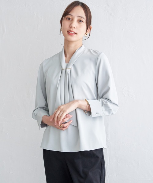 IKKA LOUNGE（イッカラウンジ）の「3WAYボウタイ付きブラウス（シャツ/ブラウス・レディース・オフホワイト/グレイッシュベージュ/ミント・M/L/S）」の4枚目の写真