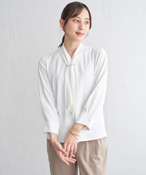 IKKA LOUNGE（イッカラウンジ）の「3WAYボウタイ付きブラウス（シャツ/ブラウス・レディース・オフホワイト/グレイッシュベージュ/ミント・M/L/S）」の6枚目の写真