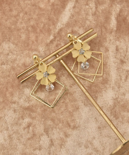 VIBGYOR Women（ヴィブジョー　ウィメン）の「【float】シェル風 フラワー ゆらゆら スクエアフレーム イヤリング（イヤリング・レディース・ゴールド系1/ゴールド系2・FREE）」の7枚目の写真