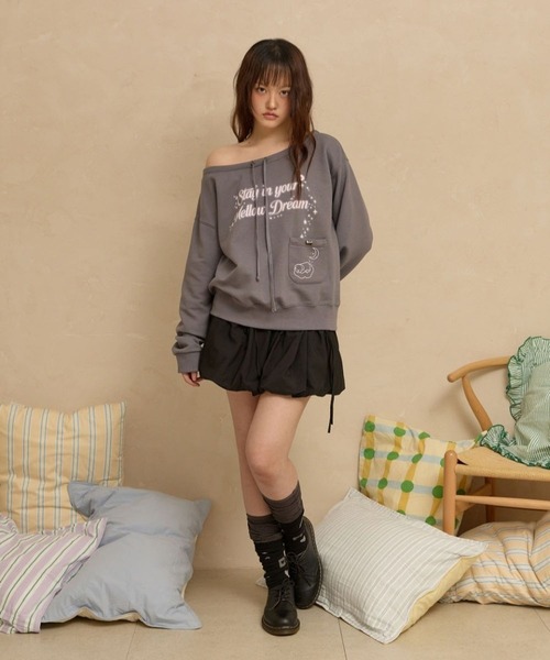 WaiKei(ワイケイ)の「Wai Kei/スウェットオフショルダー(スウェット・レディース・ライトグレー/チャコールグレー・FREE)」の12枚目の写真