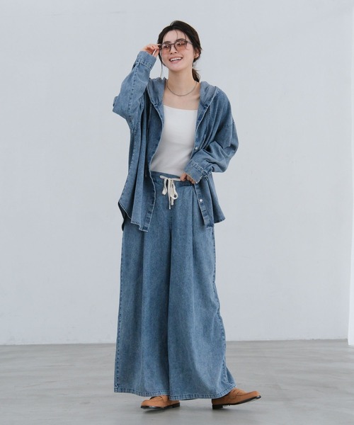 LAKOLE（ラコレ）の「デニムフードシャツ / 654294（その他トップス・レディース・ベージュ/ライトブルー・FREE）」の15枚目の写真