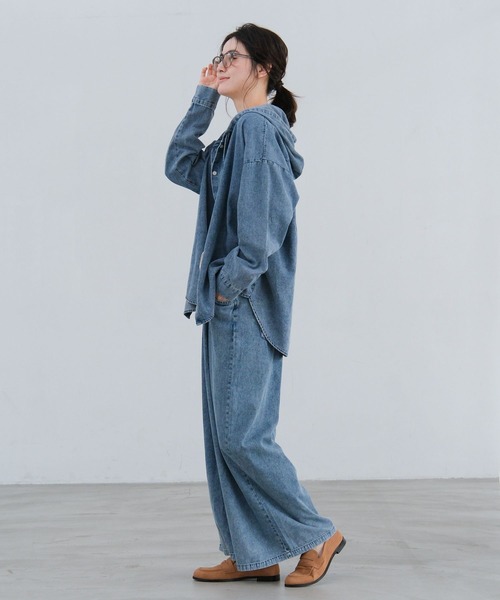 LAKOLE（ラコレ）の「デニムフードシャツ / 654294（その他トップス・レディース・ベージュ/ライトブルー・FREE）」の17枚目の写真