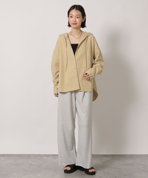 LAKOLE（ラコレ）の「デニムフードシャツ / 654294（その他トップス・レディース・ベージュ/ライトブルー・FREE）」の4枚目の写真